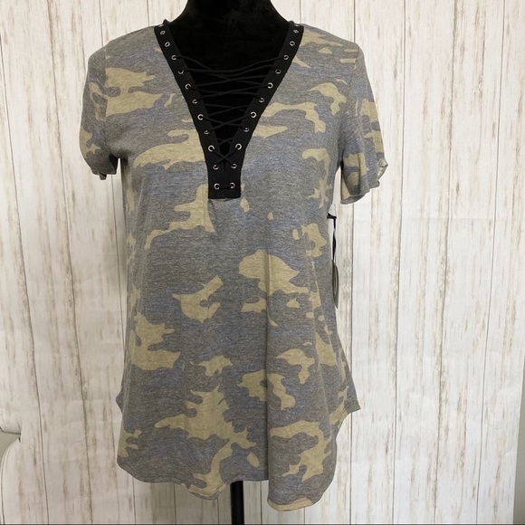 HIPPIE Chic NWT lace up camouflage short sleeve - Picture 1 of 9